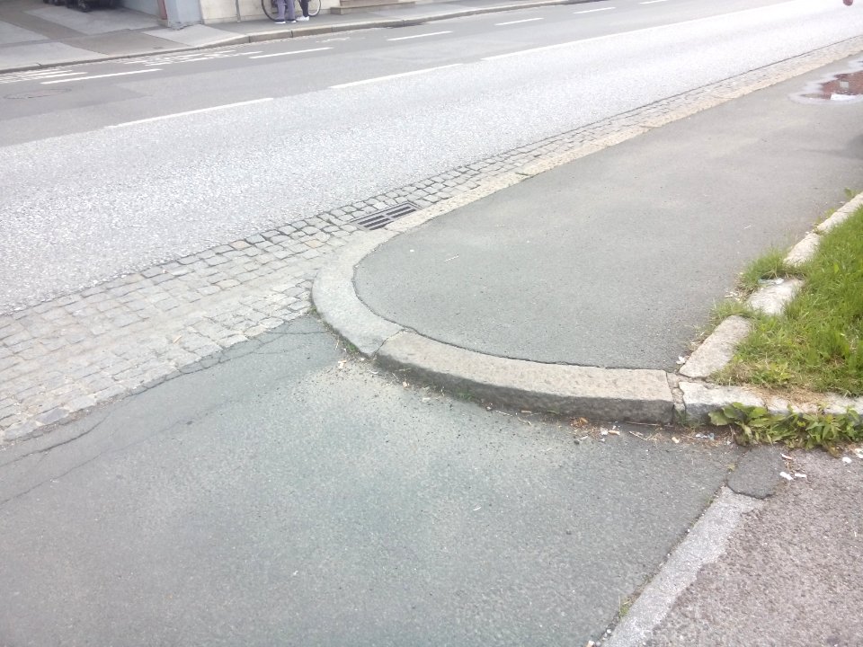 Kerb-st.peter-hauptstr-ggue-apotheke-sued