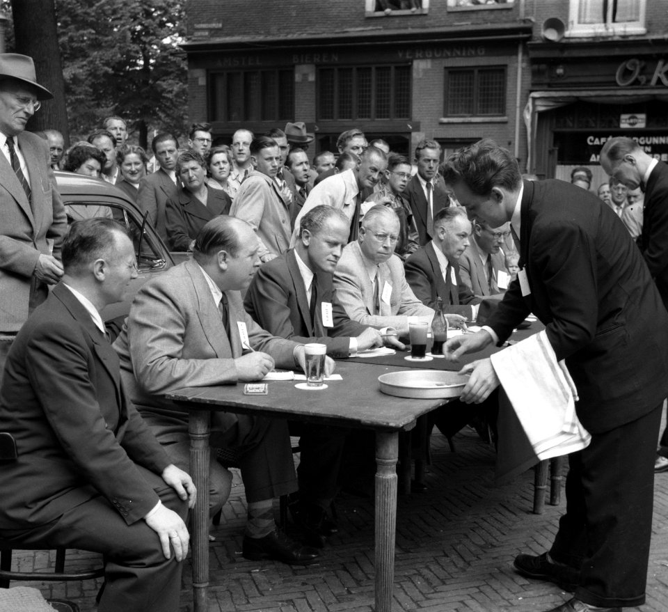 Kelnersrace Amsterdam Thorbeckeplein (bier), Bestanddeelnr 905-1662