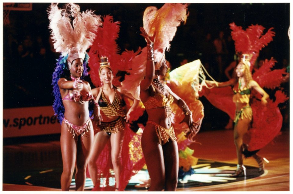Kennemer sporthal.Braziliaanse dansgroep bij de opening van de Haarlem Basketbal week. NL-HlmNHA 54036990