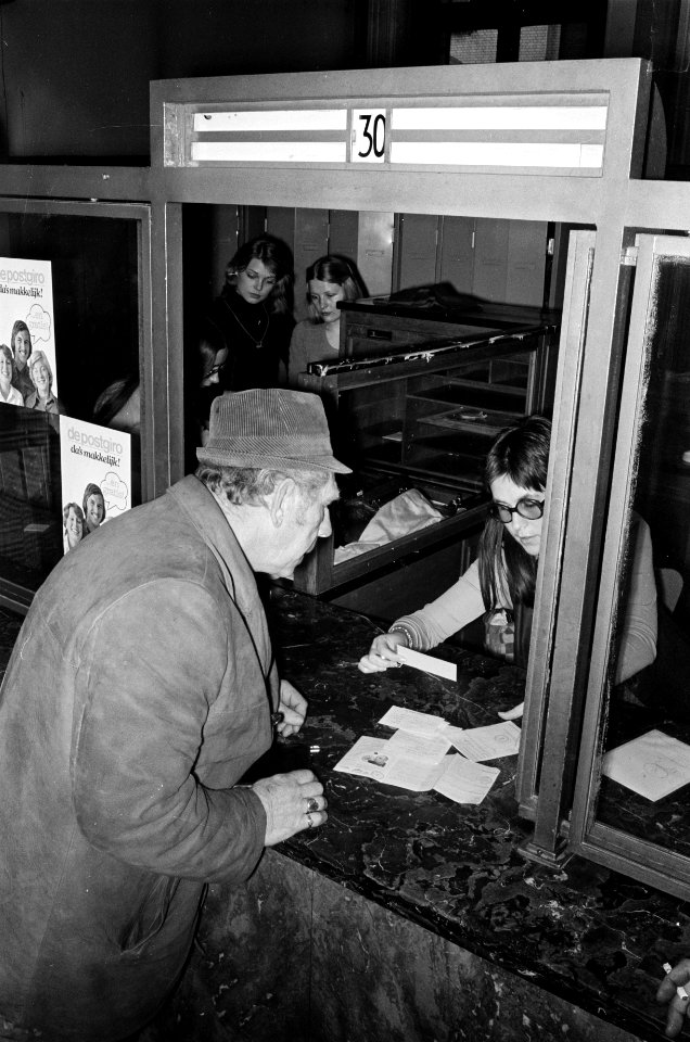 Kentekenbewijzen, deel III op postkantoren een loket waar men deel II kan krijg, Bestanddeelnr 927-8262
