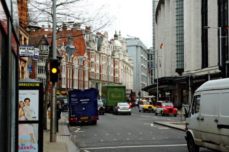 Kensington-High-Street-20060330-005