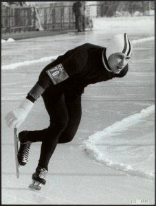 Kees Verkerk in actie tijdens de Olympische Winterspelen in Innsbruck, Bestanddeelnr 135-0807