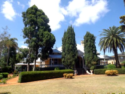 Kensington, Toowoomba front