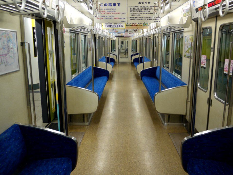 Keihan 865 middle car inside