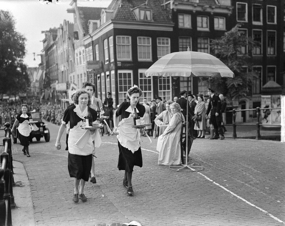 Kelners en dienstersrace op Thorbeckeplein, Bestanddeelnr 904-0656