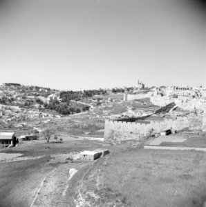 Kedron vallei en een gedeelte van de stadsmuur van Jeruzalem, Bestanddeelnr 255-5159 photo