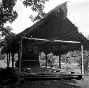 Kerkgebouw in een indiaans dorp in het binnenland van Suriname, Bestanddeelnr 252-5628