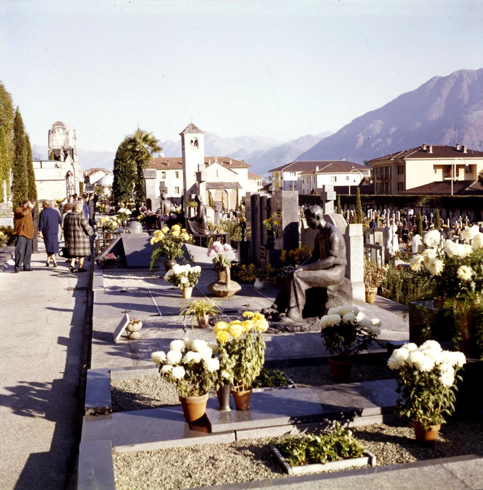 Kerkhof in Ascona, Bestanddeelnr 254-6075