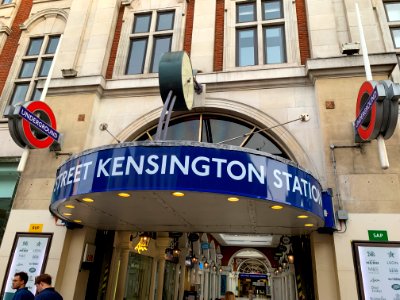 Kensington High Street Arcades entrance 2020