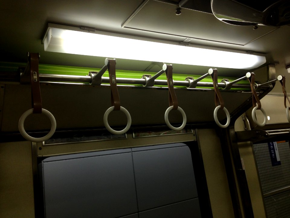 Keihan 5000 seat pull up