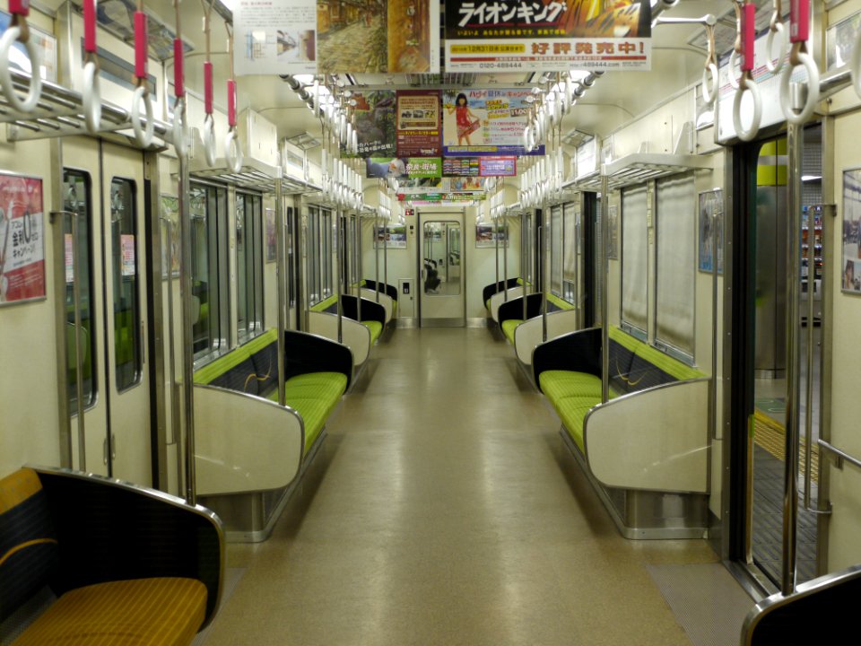Keihan 7000 inside