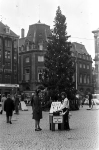 Kerstpot van Leger des Heils op de Dam, Bestanddeelnr 926-1048
