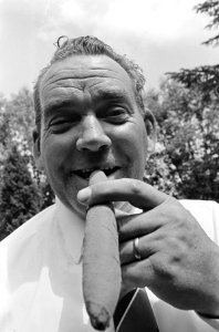 Kees Pellenaars (met sigaar), Bestanddeelnr 919-2682