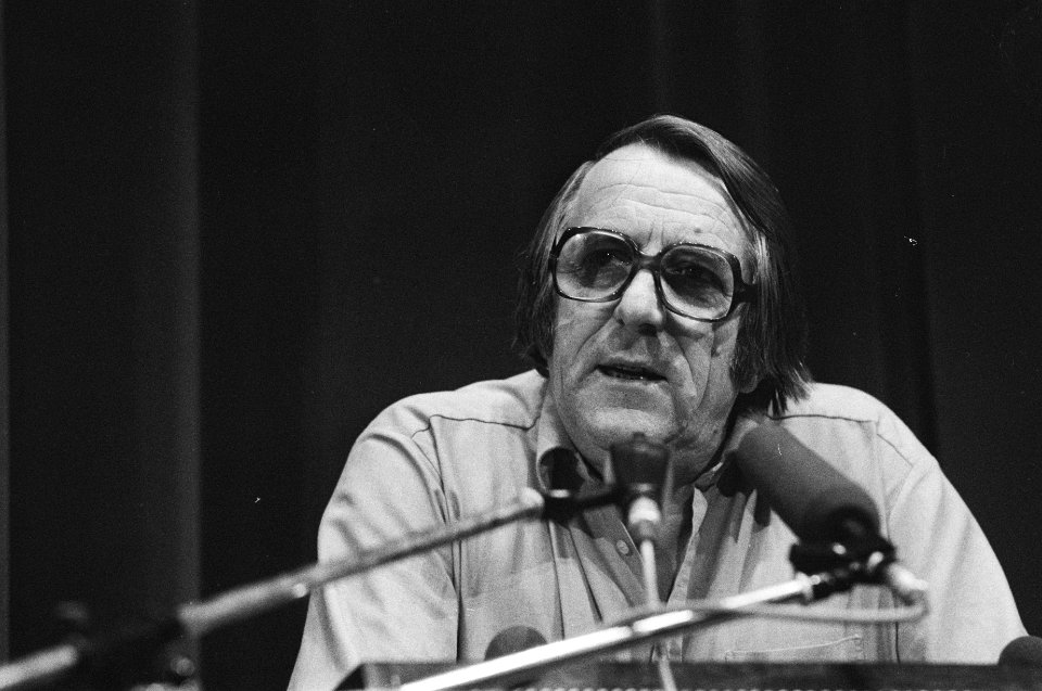 Kees Schelling (voorzitter voedingsbonden FNV) tijdens zijn toespraak, Bestanddeelnr 931-0495