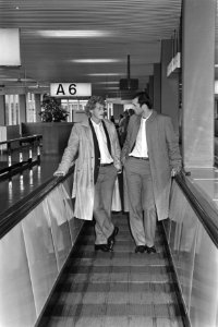 Kees Kist (links) en Johnny Metgod op Schiphol, Bestanddeelnr 931-7805