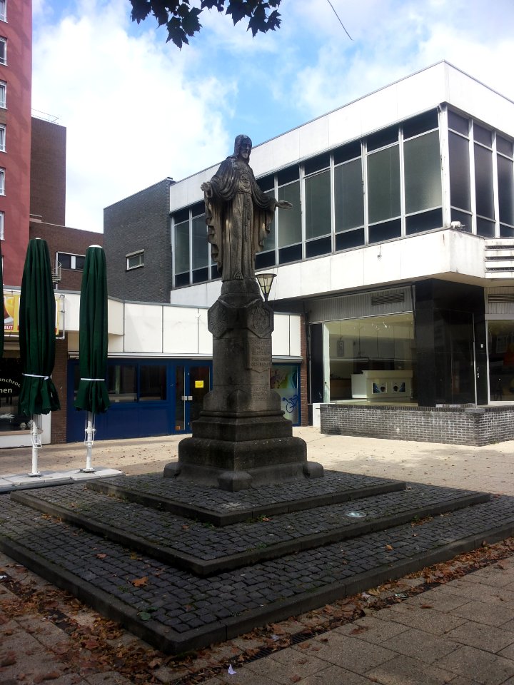 Kerkrade-Heilig Hartbeeld (1)
