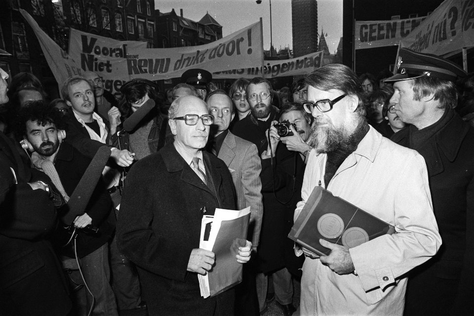 Kerstnummer Nieuwe Revu door hoofddirectie VNU vernieti minister Van Doorn bij V, Bestanddeelnr 928-9392