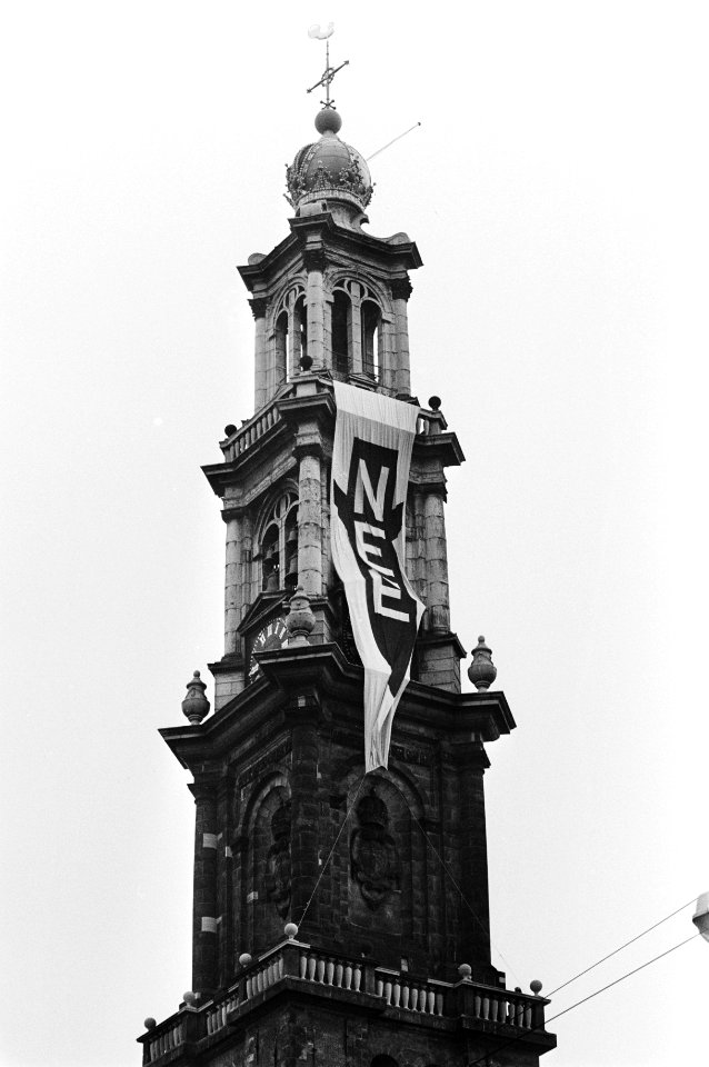 Kerkgebouwen, torens, spandoeken, antikernwapenbeweging, televisieprogrammas, Bestanddeelnr 932-5636