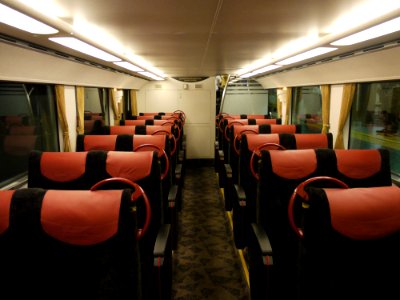 Keihan 8000 lower inside
