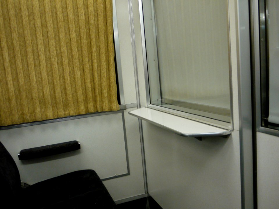Keihan 8000 small table