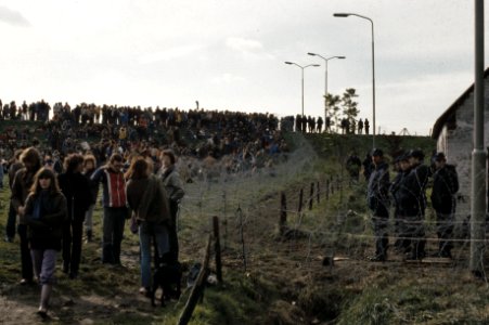 Kerncentrale Dodewaard beveiligd met prikkeldraad i.v.m. aangekondigde blokkade, Bestanddeelnr 253-8470