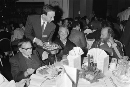 Kerstdiner voor hulpbehoevenden in Sonesta Hotel in Amsterdam, Bestanddeelnr 934-1560