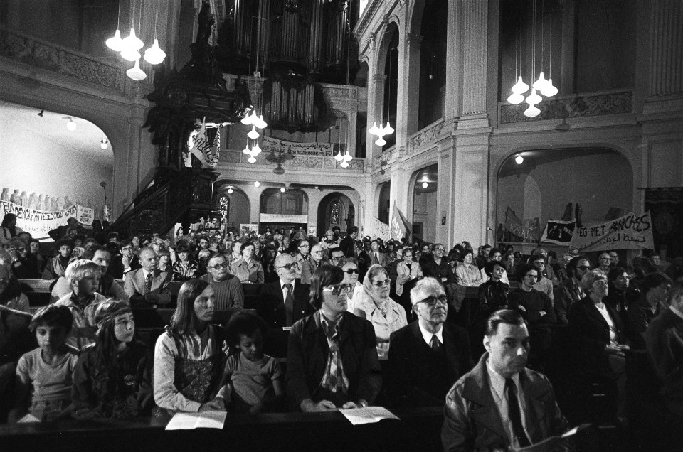 Kerkdienst in De Duif in Amsterdam in teken van hongerstakende Marokkanen overz, Bestanddeelnr 929-8450
