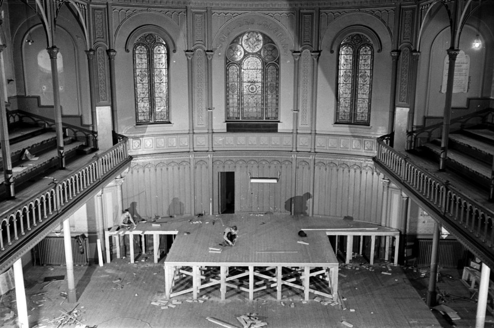 Kerk op Weteringschans van Vrije Gemeente wordt beatgelegenheid, Bestanddeelnr 921-0038