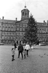 Kerstboom van Leger des Heils op de Dam, Bestanddeelnr 919-8641