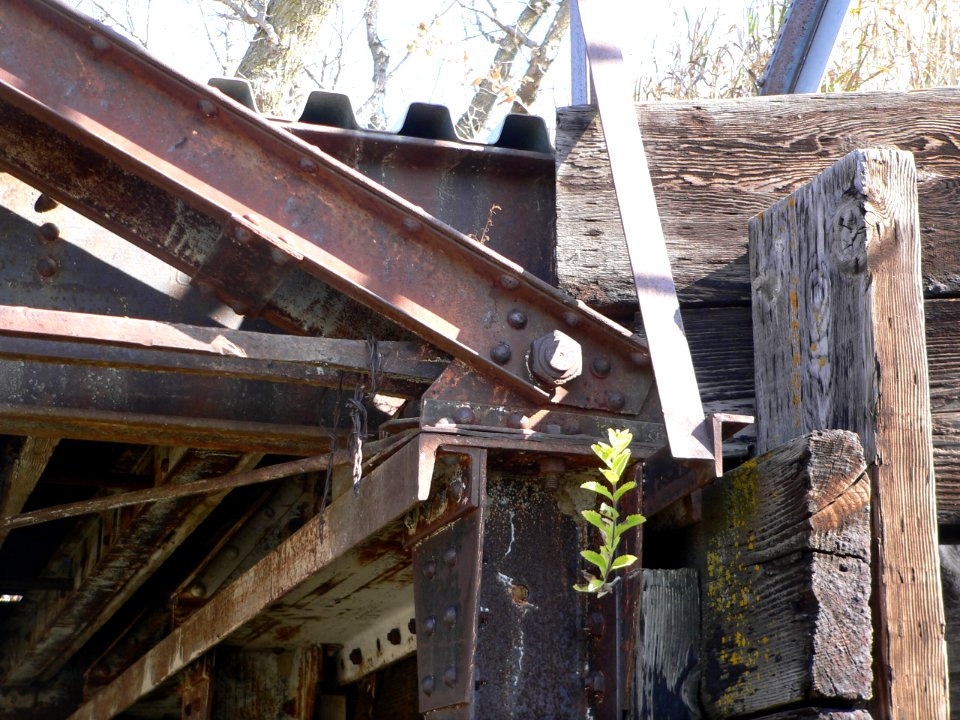 Keya Paha Lewis Bridge end post lower connection