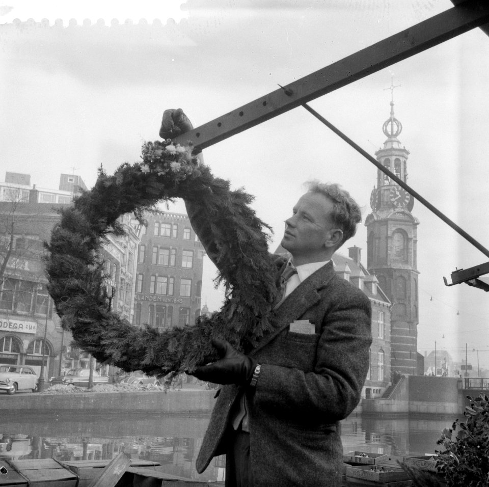 Kerstbomenmarkt op de Singel te Amsterdam, Bestanddeelnr 909-1567