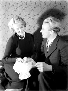 Kerstmis een echtpaar. Model Eva Waldschmidt poseert met model Grummels, Bestanddeelnr 189-0901