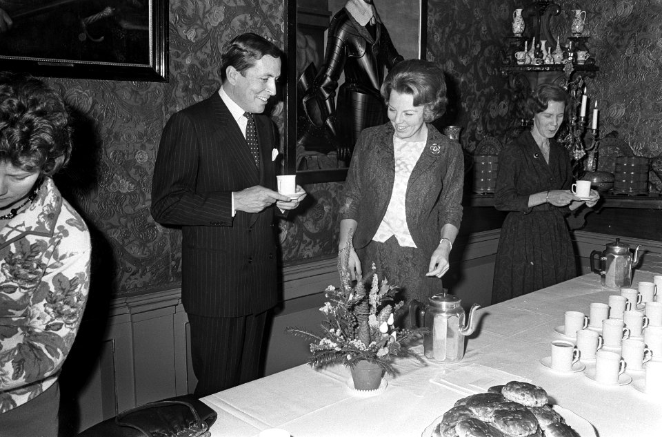 Kerstfeest op het Loo, prinses Beatrix en Claus, Bestanddeelnr 918-5974