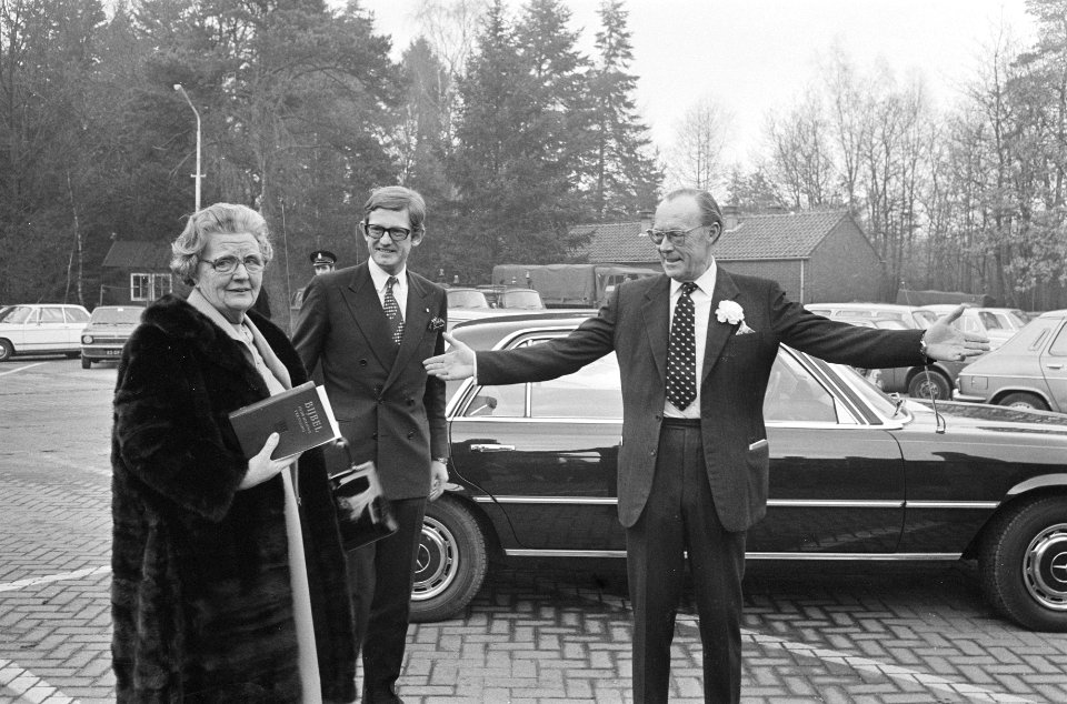 Kerstfeest Koninklijke Familie in Baarn Hare Majestei Pieter van Vollenhoven en, Bestanddeelnr 928-3335