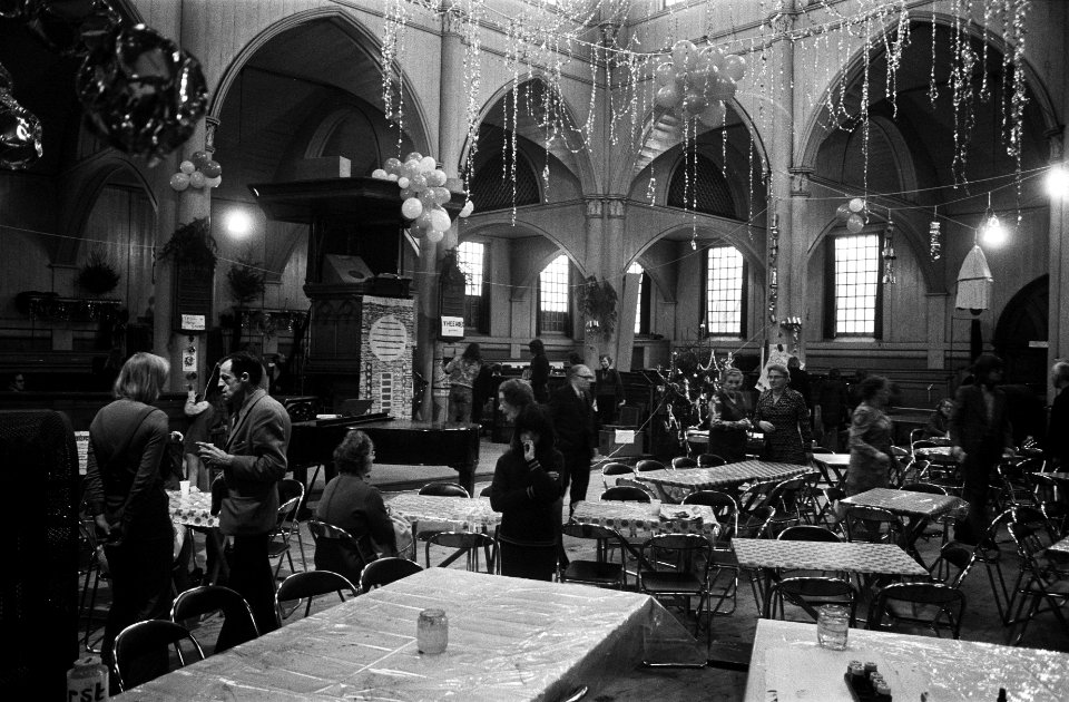 Kerst-in in Amstelkerk op Amstelveld in Amsterdam overzicht tijdens kerst-in, Bestanddeelnr 927-6624