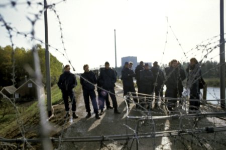 Kerncentrale Dodewaard beveiligd met prikkeldraad i.v.m. aangekondigde blokkade, Bestanddeelnr 253-8467
