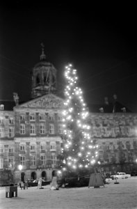 Kerstboom op de Dam brand, Bestanddeelnr 920-9092