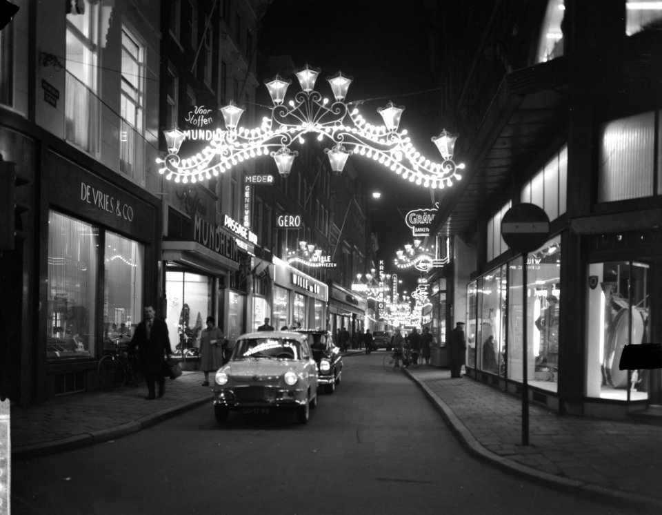 Kerstversiering te Amsterdam, Kalverstraat, Bestanddeelnr 914-6064