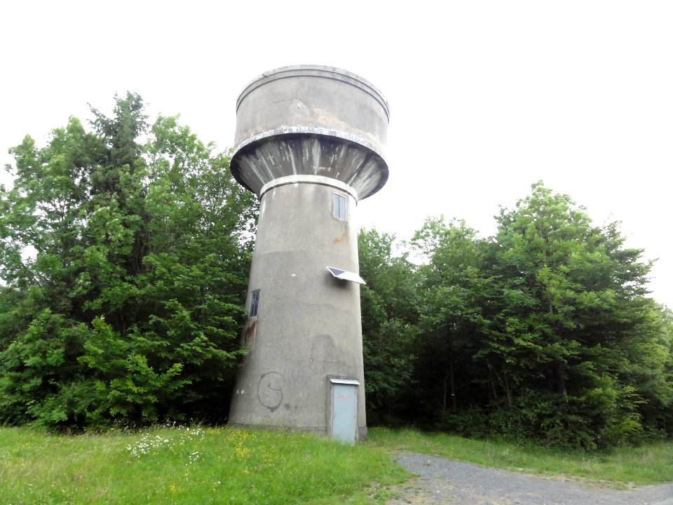 Kerprich-aux-Bois (Moselle) château d'eau en forêt de Sarrebourg