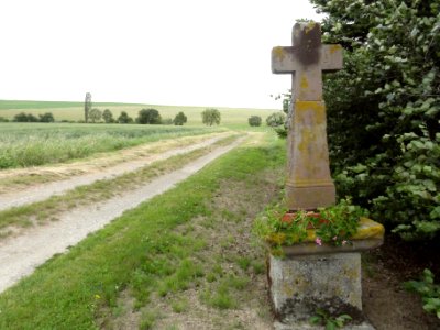 Kerprich-aux-Bois (Moselle) paysage avec croix de chemin