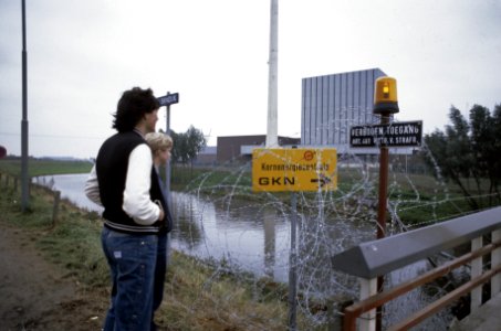 Kerncentrale Dodewaard beveiligd met prikkeldraad i.v.m. aangekondigde blokkade, Bestanddeelnr 253-8463