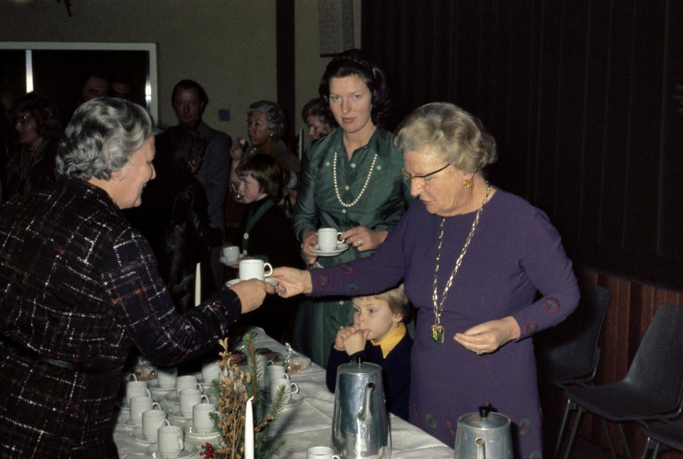 Kerstviering 1974 Koninklijke Familie koningin Juliana, Bestanddeelnr 254-9681
