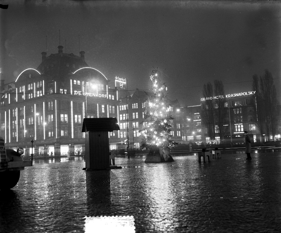 Kerststemming op Dam Amsterdam, Bestanddeelnr 906-1824