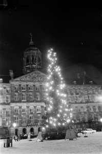 Kerstboom op de Dam brand, Bestanddeelnr 920-9091