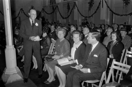 Kerstfeest Konkinklijk Huis te Den Haag . Prins Claus , prinses Beatrix , koning, Bestanddeelnr 920-9463