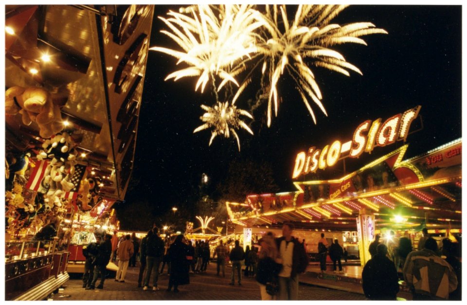 Kermis en vuurwerk op het Californiëplein. NL-HlmNHA 54037349