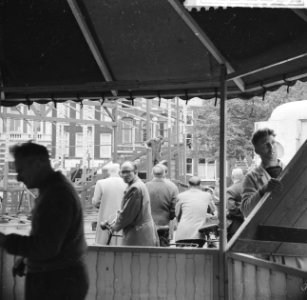 Kermis in opbouw op het Amstelveld, Bestanddeelnr 911-6539