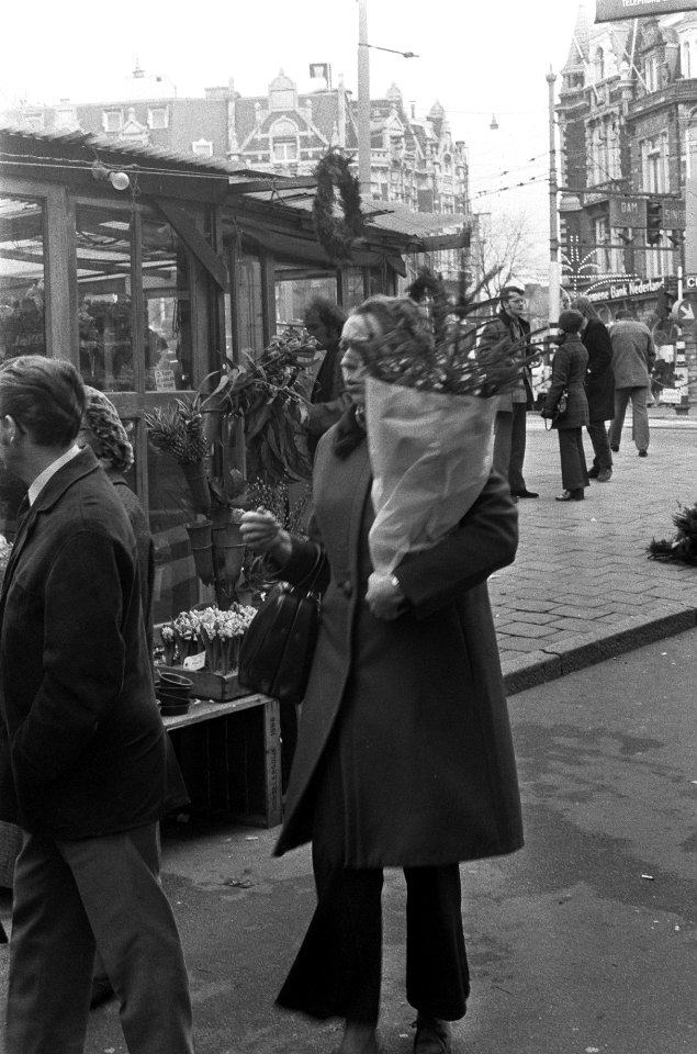 Kerstbomenverkoop op Singel Amsterdam, Bestanddeelnr 925-2115