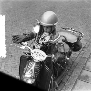 Kleinepersfotograaf Pot Zandvoort, Bestanddeelnr 907-9868