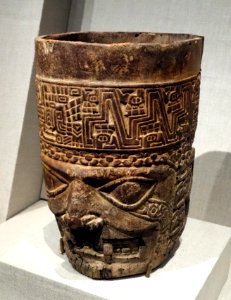Kero (beaker shaped vessel), Peru, Andes, Huari or Tiwanaku, 600-800 AD, wood - De Young Museum - DSC00386